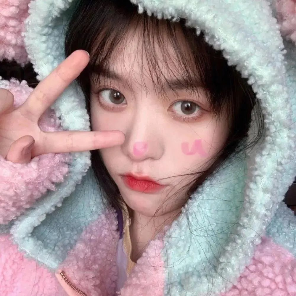 穿黑衣的女孩